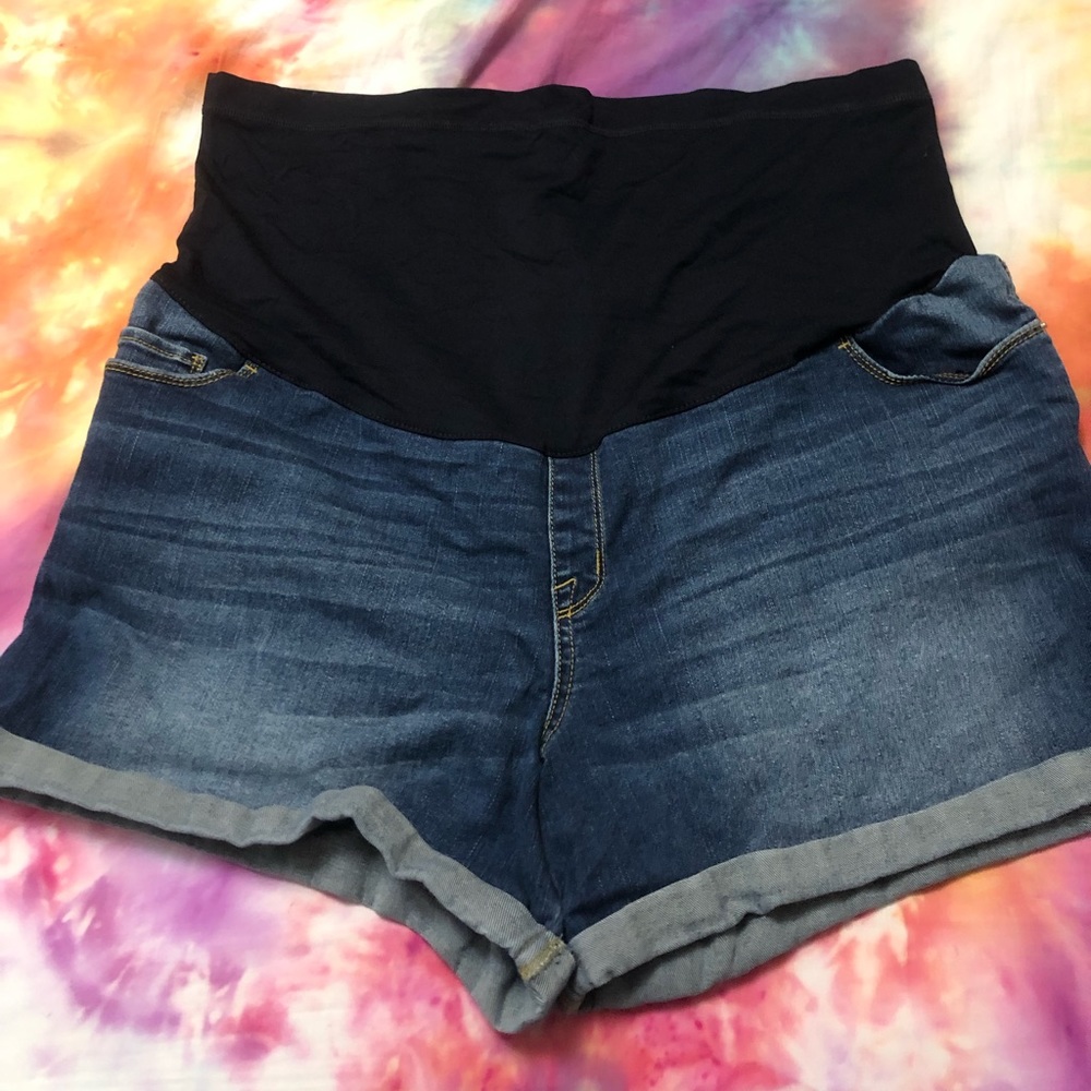Maternity shorts